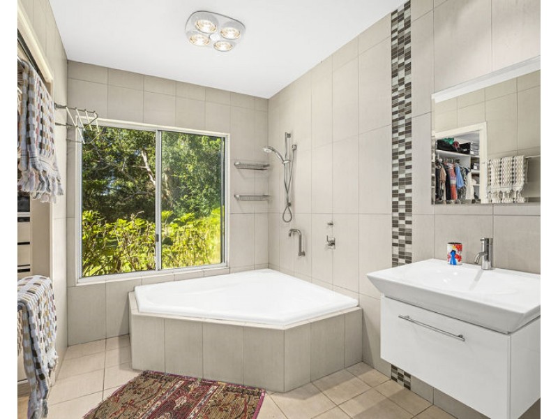 282 Pine Creek Way, Bonville NSW 2441