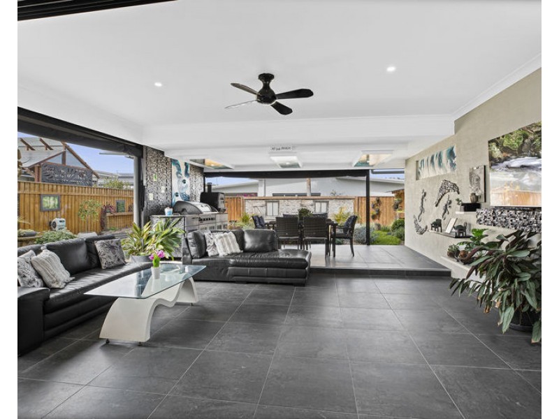18 Watergum Close, Sapphire Beach NSW 2450