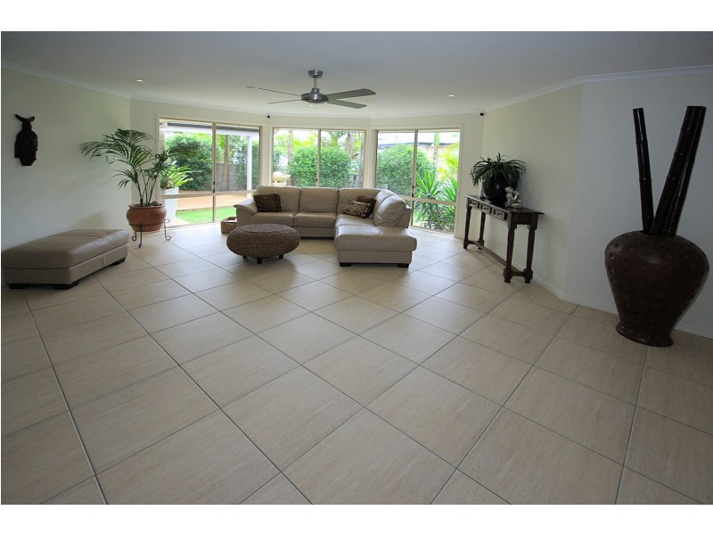 20 Bluewater Pl, Sapphire Beach NSW 2450