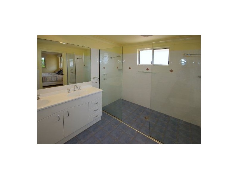 6 Serene Court, Sapphire Beach NSW 2450