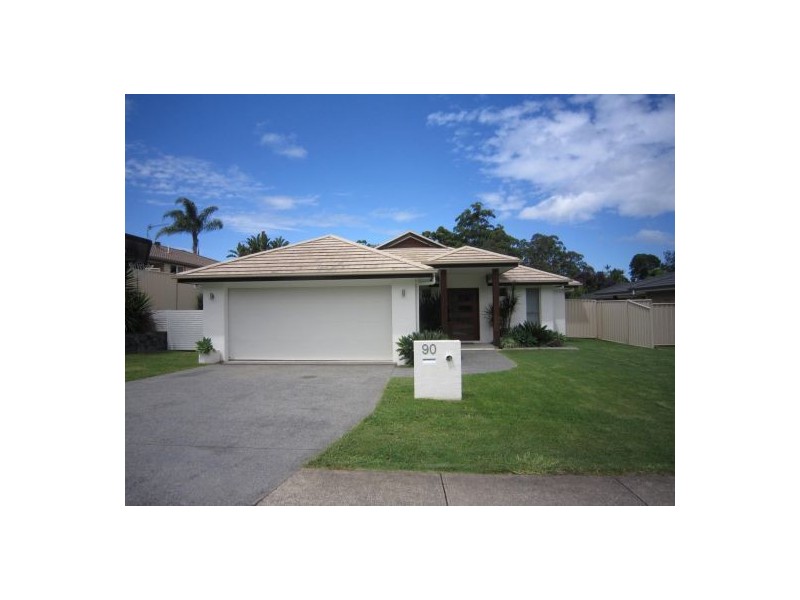 90 Pearce Drive, Coffs Harbour NSW 2450