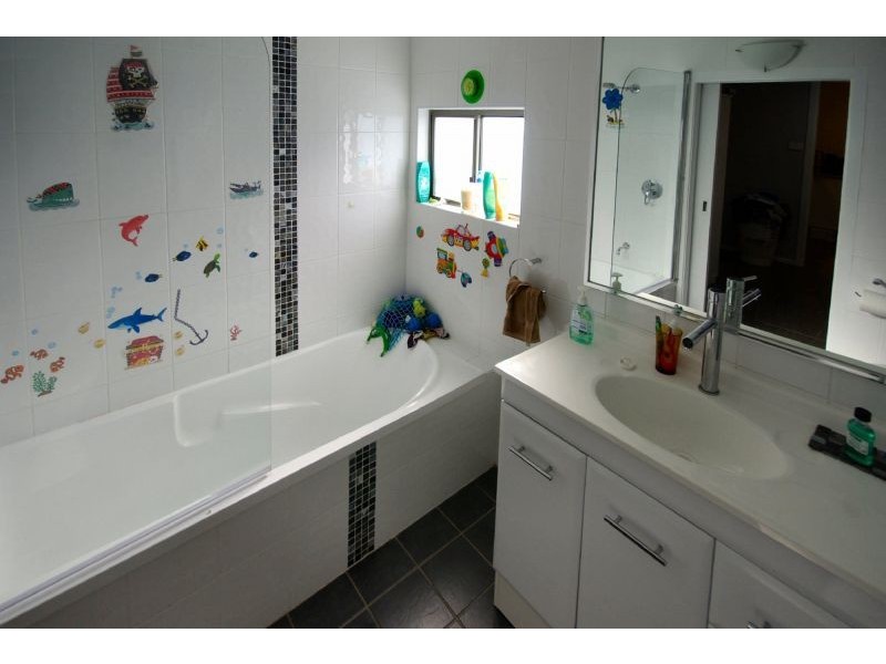 8 Alexander St, Nana Glen NSW 2450