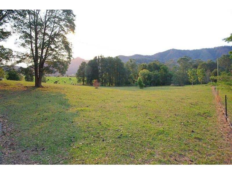 335 Crossmaglen Rd, Bonville NSW 2441
