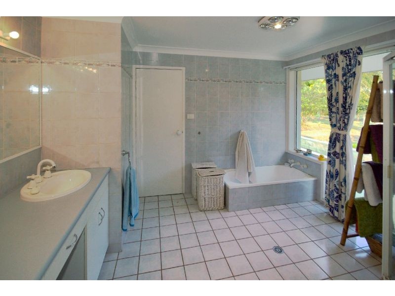 335 Crossmaglen Rd, Bonville NSW 2441