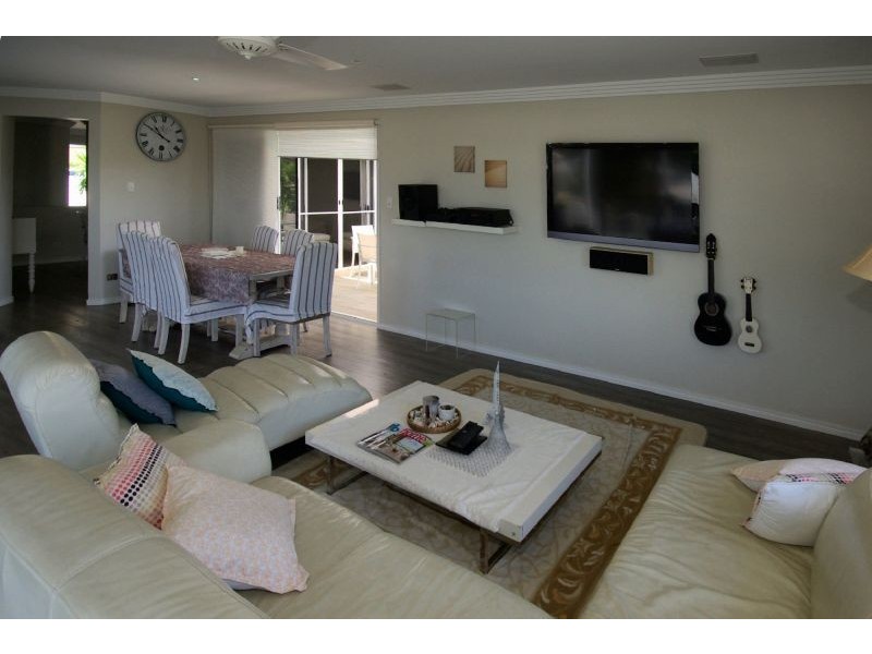 24 Island Road, Sapphire Beach NSW 2450