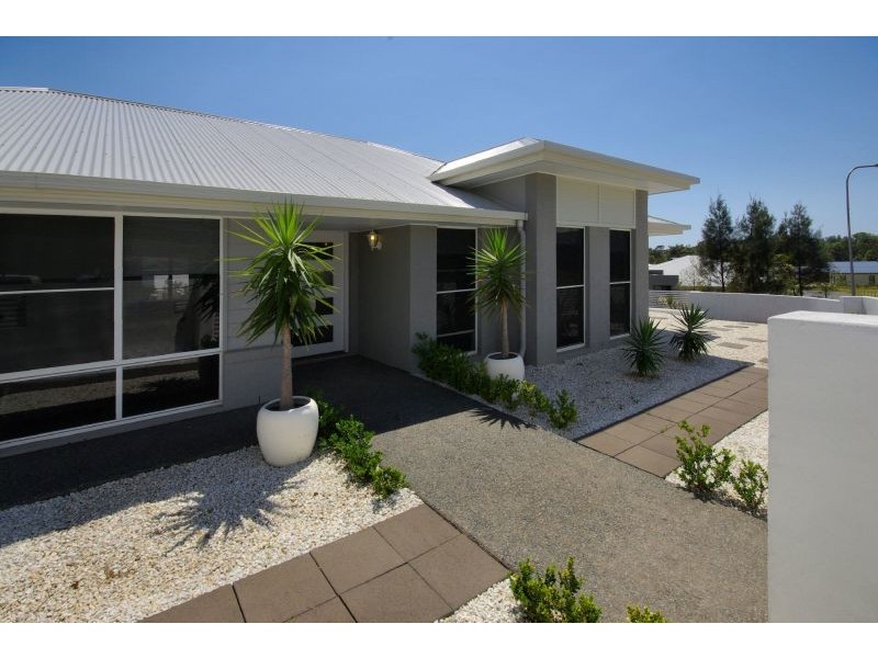 24 Island Road, Sapphire Beach NSW 2450