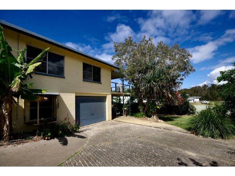 44 Bluff Rd, Emerald Beach NSW 2456