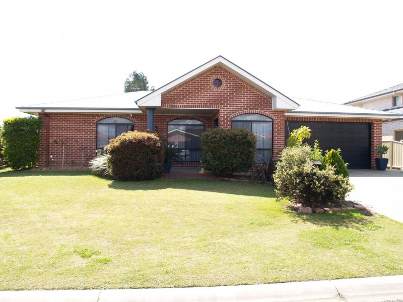 25 North Meadow Dr, Grafton NSW 2460