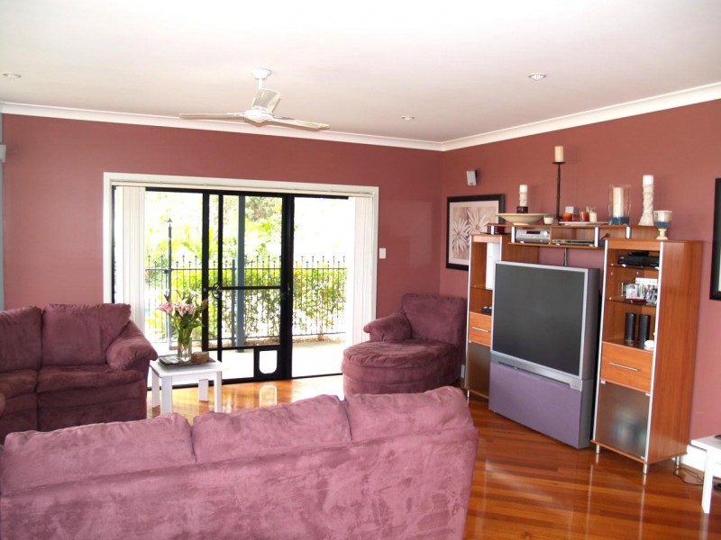 25 North Meadow Dr, Grafton NSW 2460