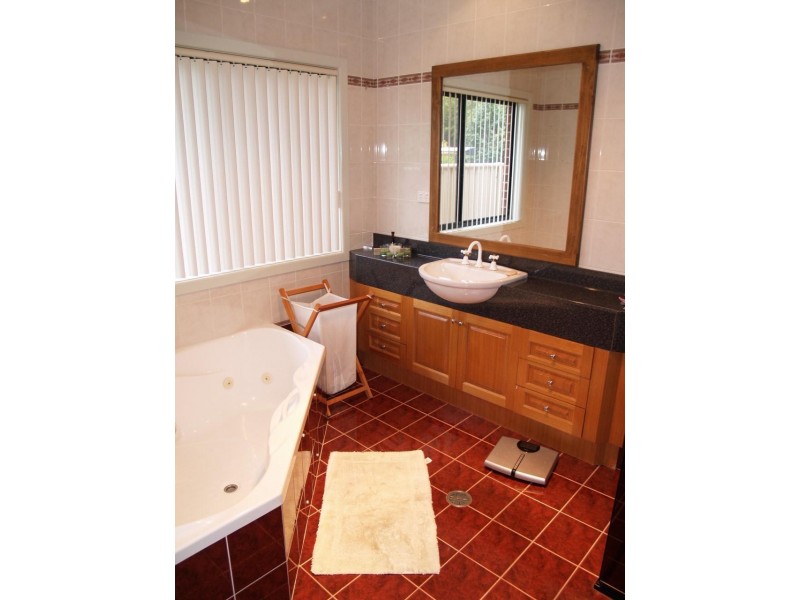 25 North Meadow Dr, Grafton NSW 2460