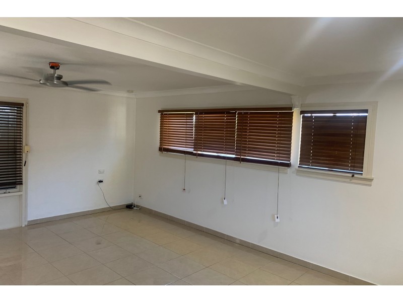 33 Welwyn Road, Canley Heights NSW 2166