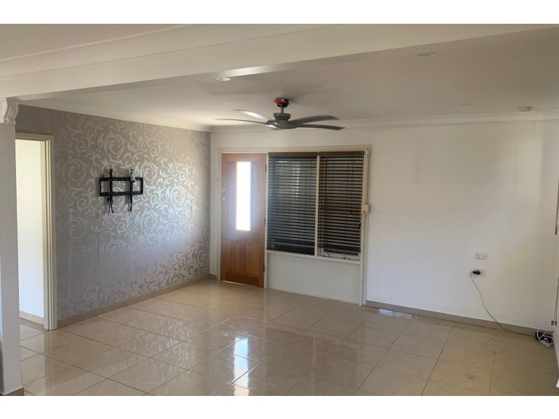 33 Welwyn Road, Canley Heights NSW 2166