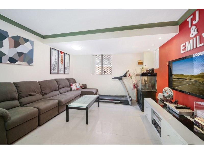 8A Tolmer Street, Bossley Park NSW 2176