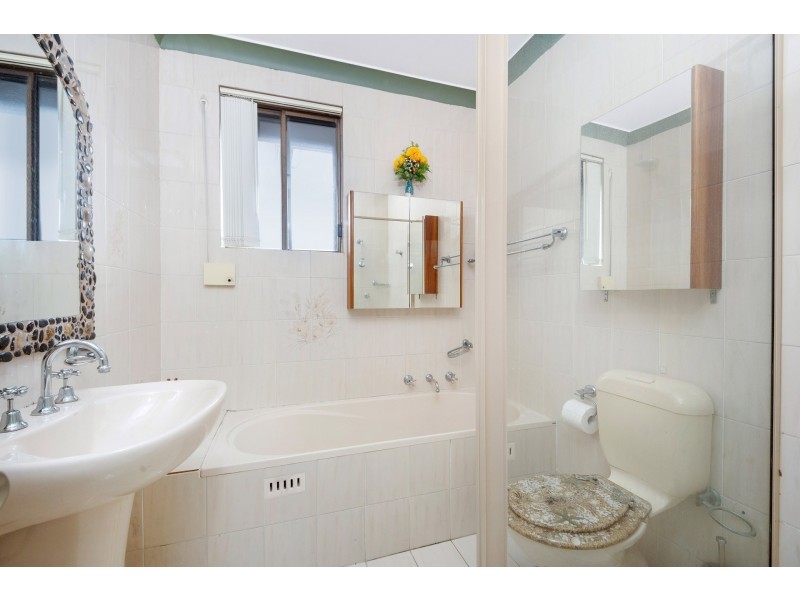 8A Tolmer Street, Bossley Park NSW 2176