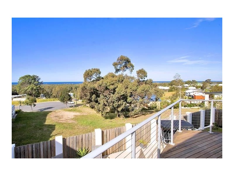 10 Bottlebrush Dr, Pottsville NSW 2489