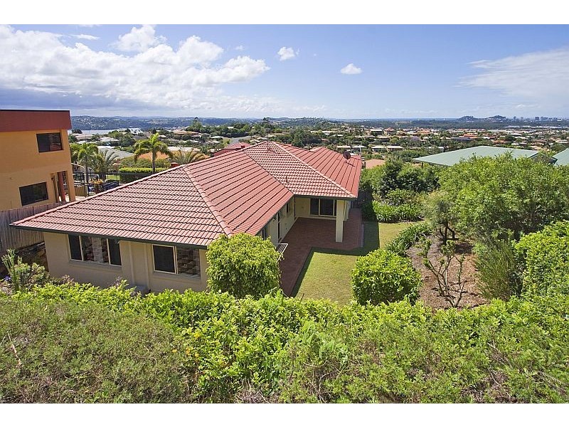 9 Kinross Ct, Banora Point NSW 2486