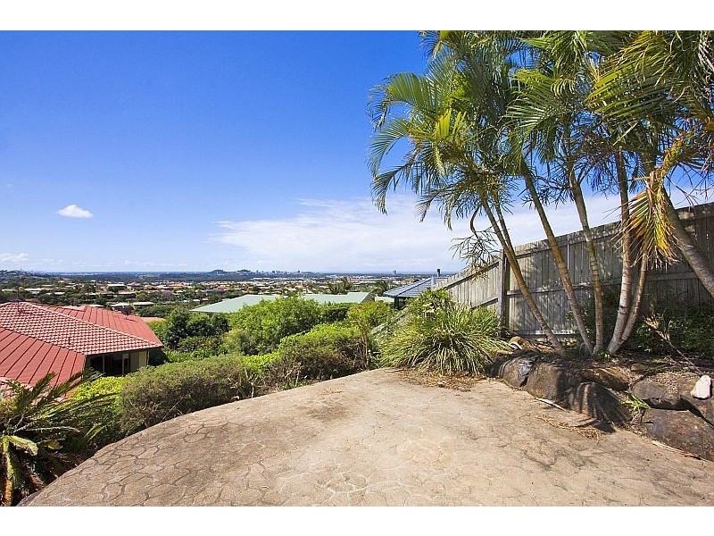 9 Kinross Ct, Banora Point NSW 2486