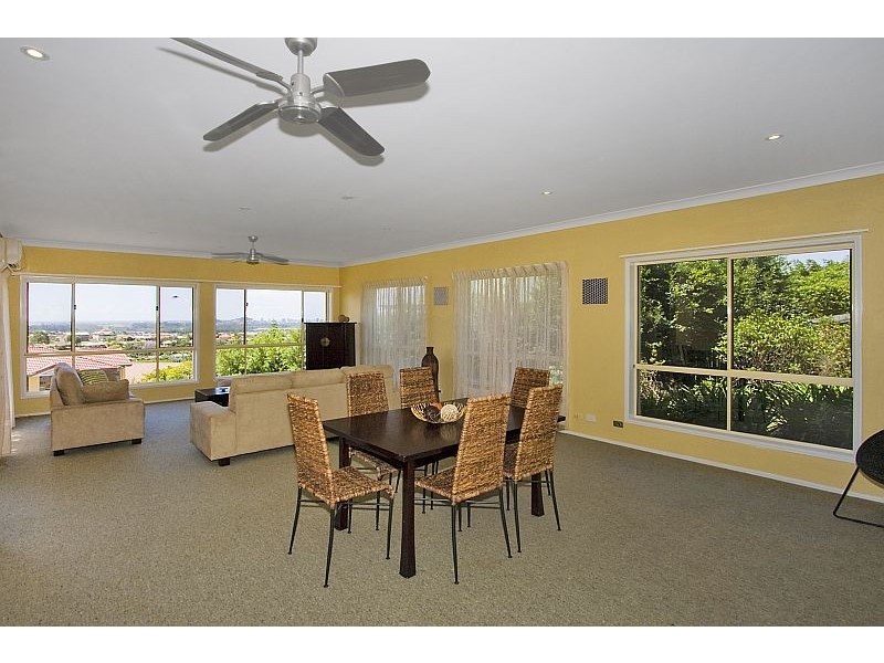 9 Kinross Ct, Banora Point NSW 2486