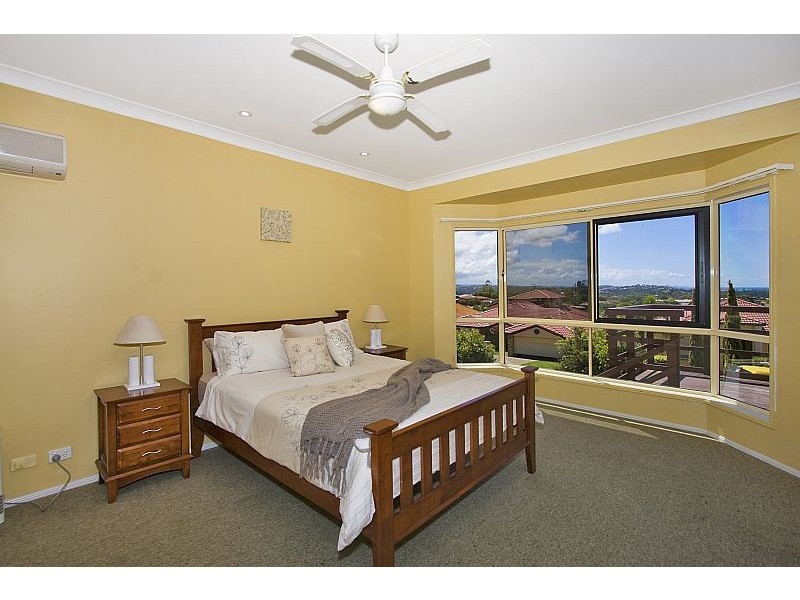 9 Kinross Ct, Banora Point NSW 2486