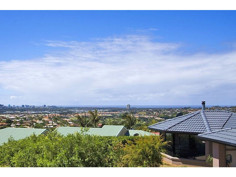9 Kinross Ct, Banora Point NSW 2486