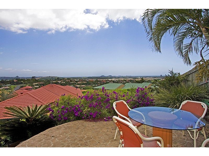 9 Kinross Ct, Banora Point NSW 2486