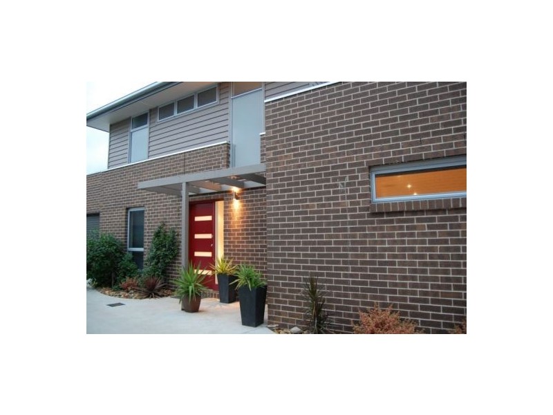 2/2 Dubbo Street, Sunshine VIC 3020