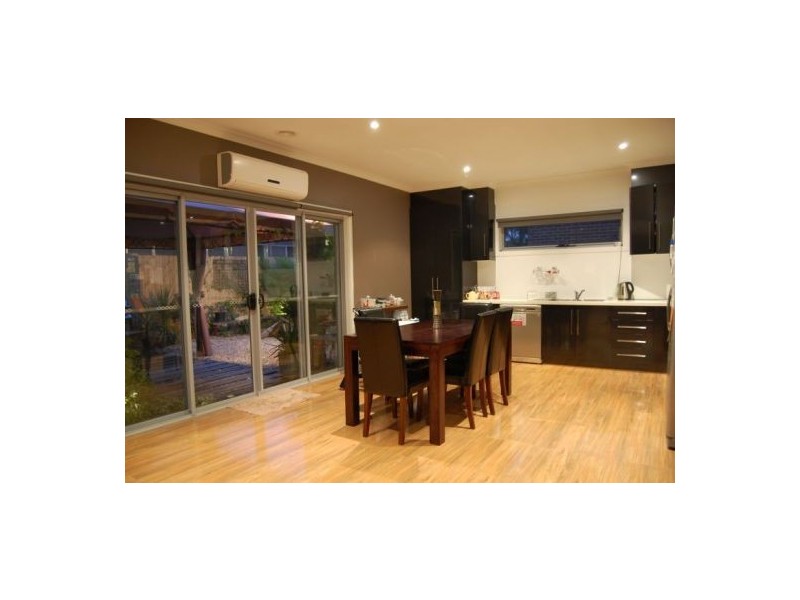 2/2 Dubbo Street, Sunshine VIC 3020