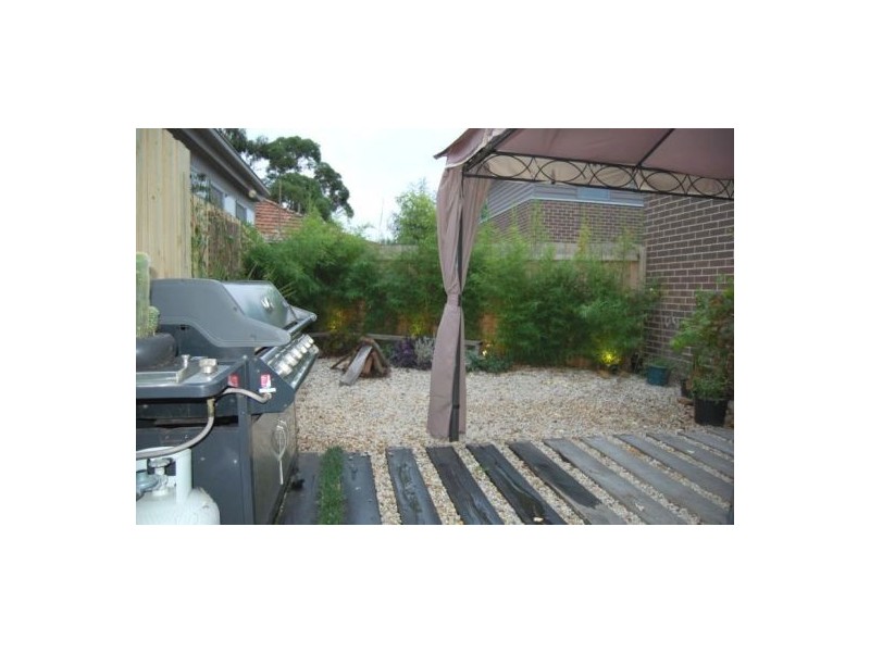 2/2 Dubbo Street, Sunshine VIC 3020