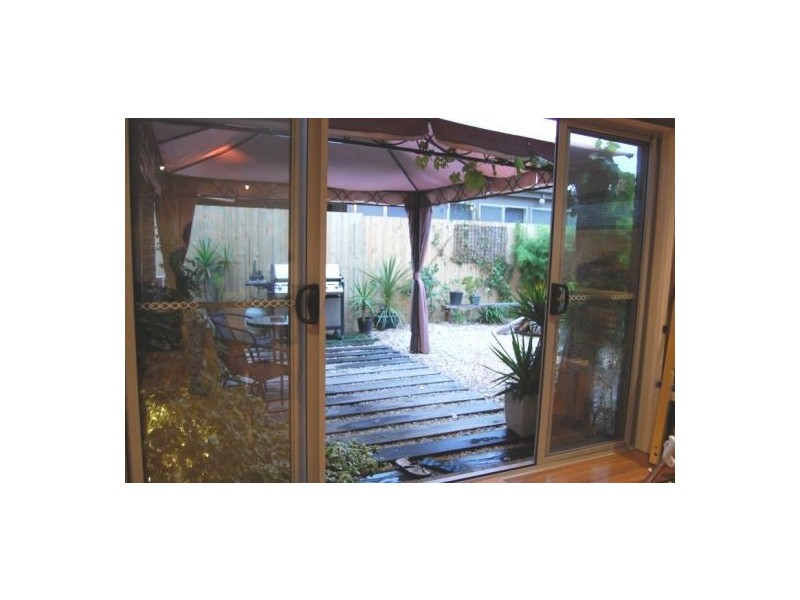 2/2 Dubbo Street, Sunshine VIC 3020