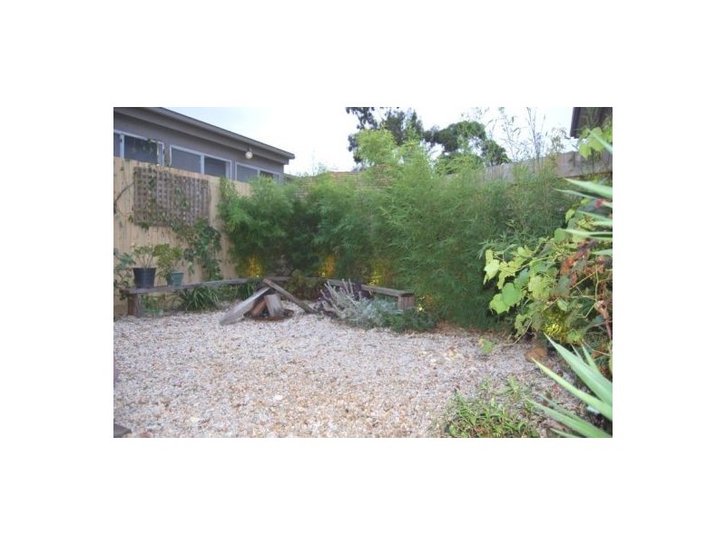 2/2 Dubbo Street, Sunshine VIC 3020