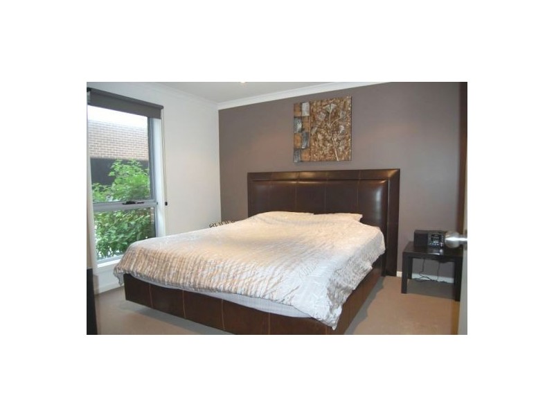 2/2 Dubbo Street, Sunshine VIC 3020