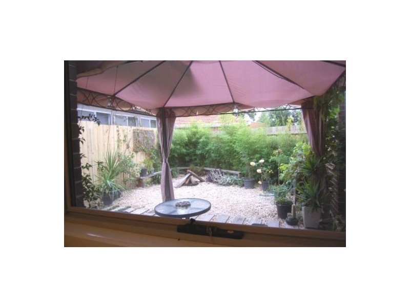 2/2 Dubbo Street, Sunshine VIC 3020