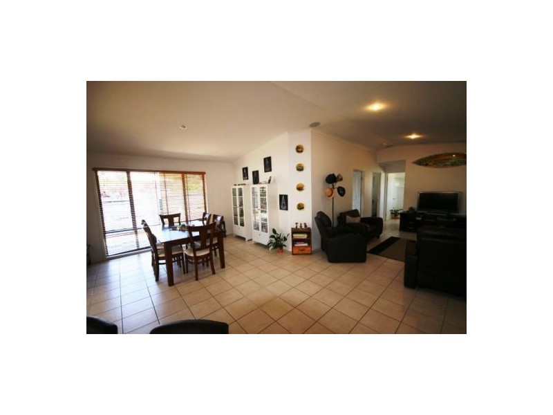 1/9 Suffolk Parade, Pottsville NSW 2489