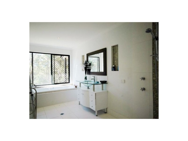 3 Dorset Place, Elanora QLD 4221