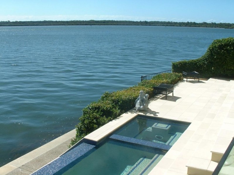 12 Knightsbridge Parade East, Sovereign Islands QLD 4216