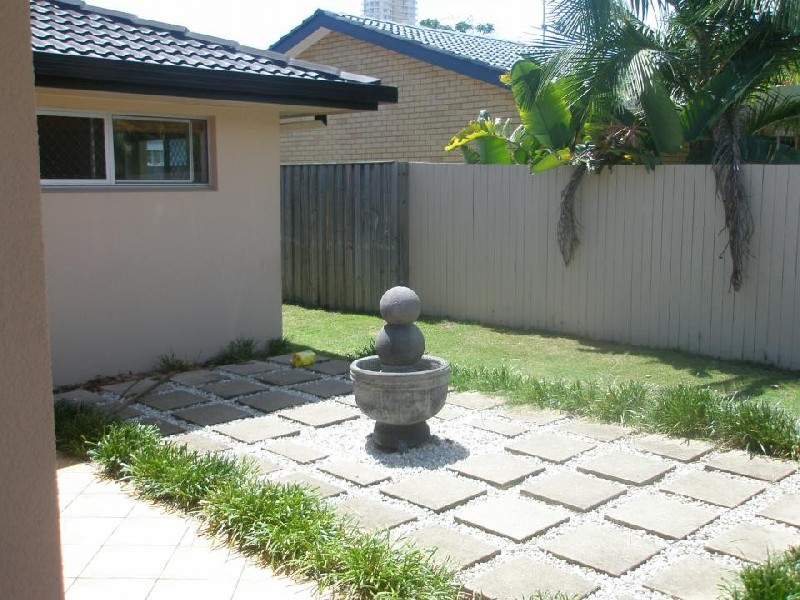 19 Clinton Avenue, Burleigh Waters QLD 4220