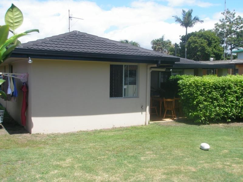 19 Clinton Avenue, Burleigh Waters QLD 4220