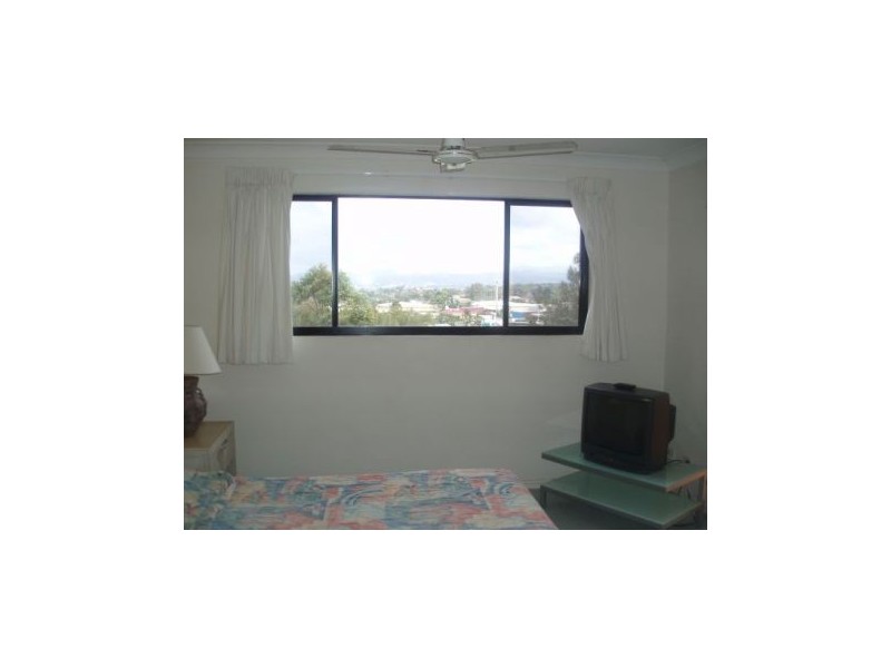 B25/1 Great Hall Drive, Nobby Beach QLD 4218