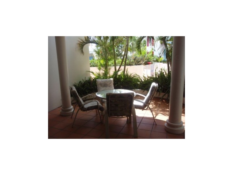 25 Santorini 28 Chairlift Ave, Mermaid Beach QLD 4218