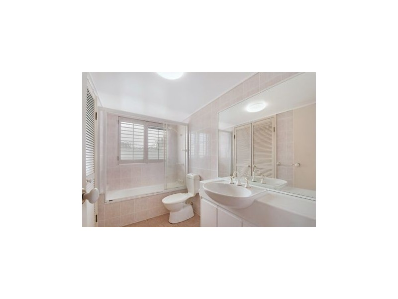 8/20 Marine Parade, Miami QLD 4220