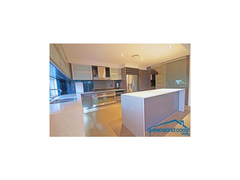 1/39 Tarcoola Crescent, Chevron Island QLD 4217