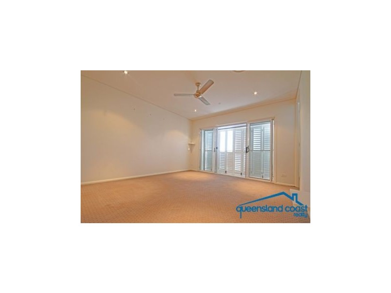 1/39 Tarcoola Crescent, Chevron Island QLD 4217