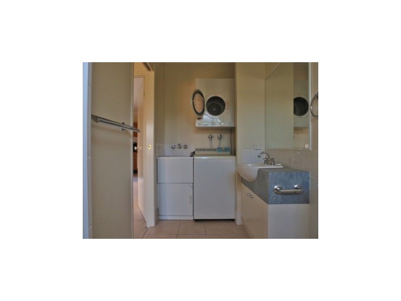 8 15 Britannia Avenue, Broadbeach QLD 4218