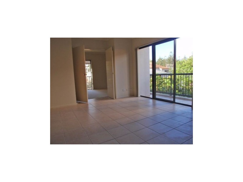 8 15 Britannia Avenue, Broadbeach QLD 4218