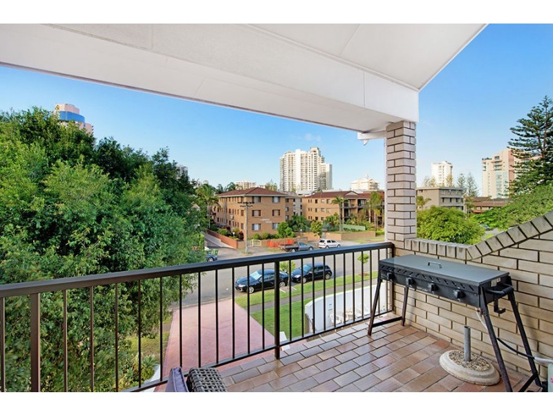 11/32 Armrick Avenue, Broadbeach QLD 4218