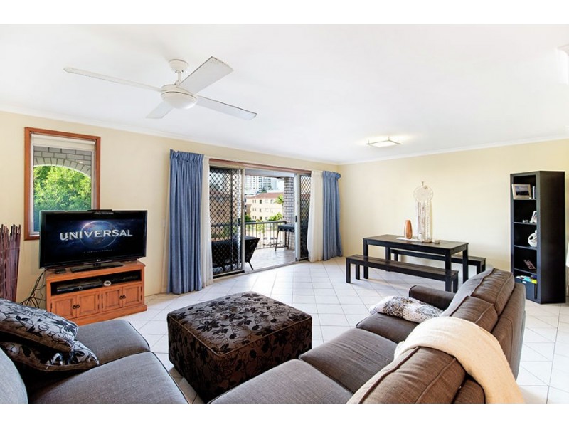 11/32 Armrick Avenue, Broadbeach QLD 4218