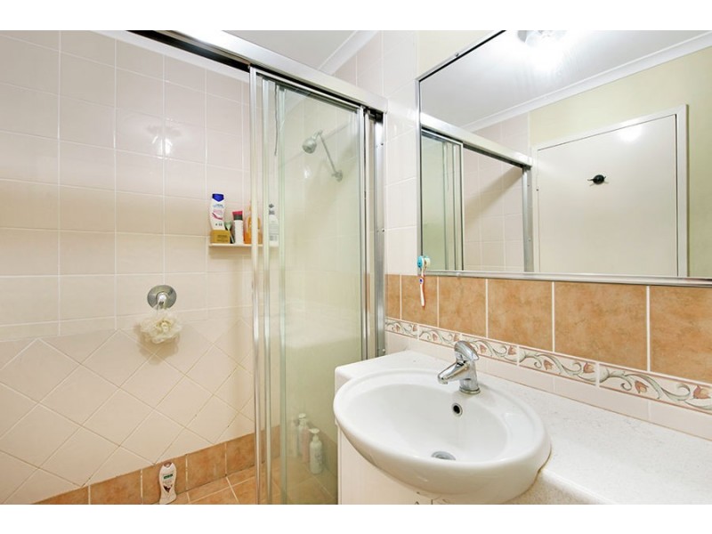 11/32 Armrick Avenue, Broadbeach QLD 4218