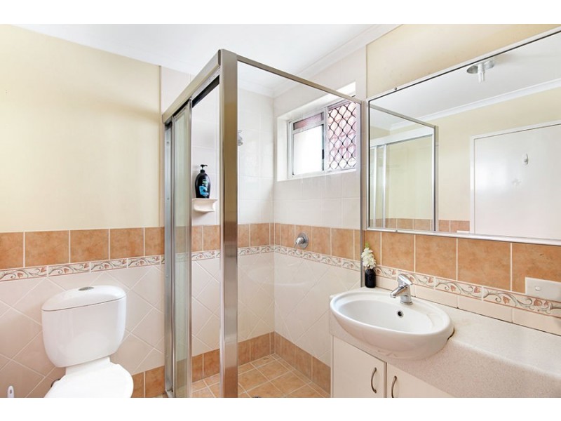 11/32 Armrick Avenue, Broadbeach QLD 4218