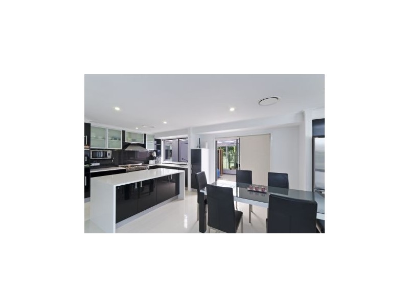 5 Rotorua Place, Clear Island Waters QLD 4226