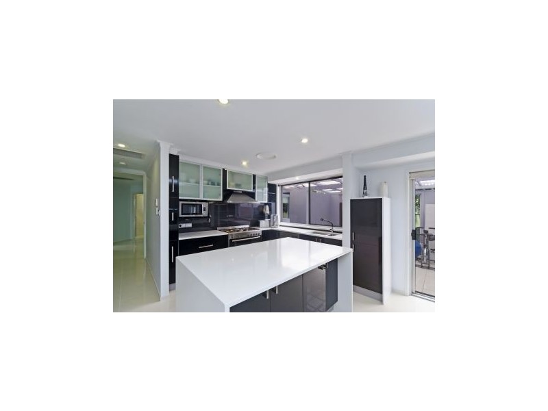 5 Rotorua Place, Clear Island Waters QLD 4226
